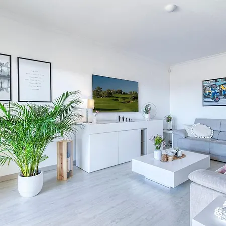 7 Boa Nova - Immaculately Presented Townhouse