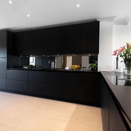 7 Boa Nova - Immaculately Presented Townhouse *