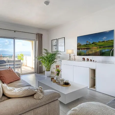 Dom wakacyjny 7 Boa Nova - Immaculately Presented Townhouse