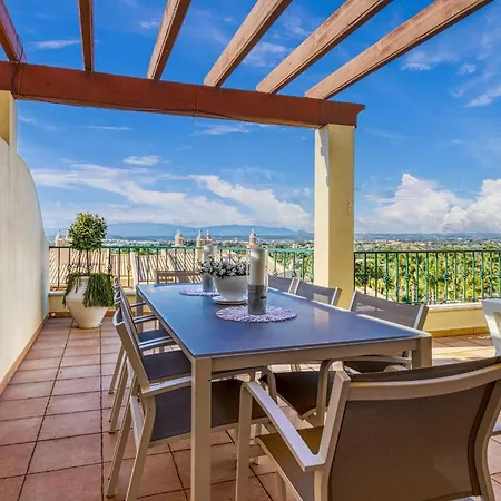 7 Boa Nova - Immaculately Presented Townhouse