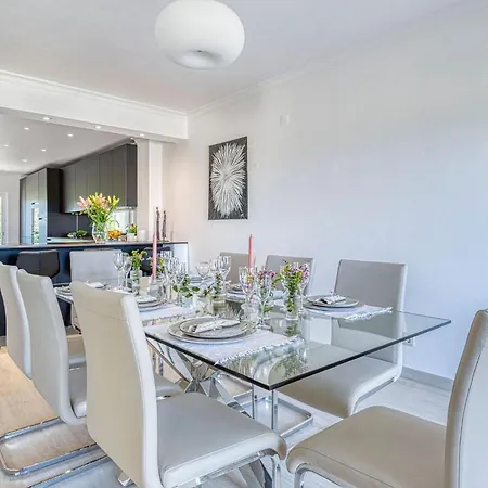 7 Boa Nova - Immaculately Presented Townhouse 別荘 *