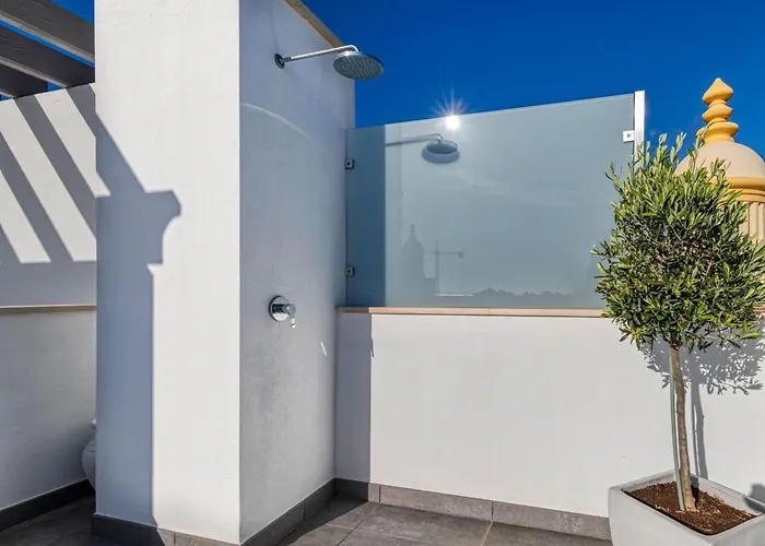 7 Boa Nova - Immaculately Presented Townhouse * Ferragudo