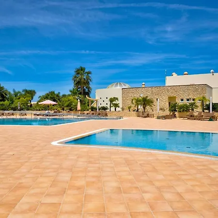 Vakantiehuis 7 Boa Nova - Immaculately Presented Townhouse *