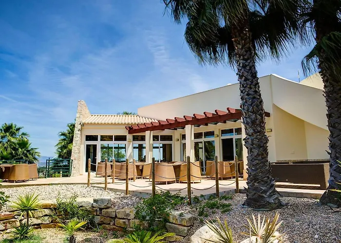 7 Boa Nova - Immaculately Presented Townhouse Ferragudo (Faro)