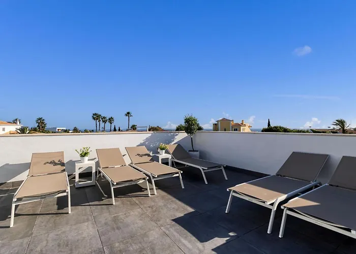 7 Boa Nova - Immaculately Presented Townhouse Vakantiehuis