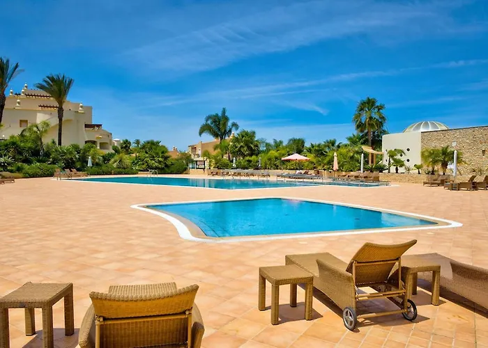 7 Boa Nova - Immaculately Presented Townhouse