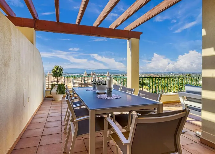 7 Boa Nova - Immaculately Presented Townhouse