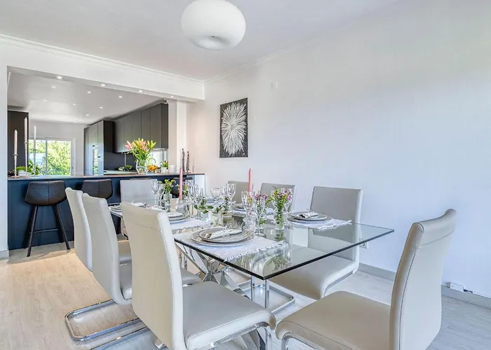 7 Boa Nova - Immaculately Presented Townhouse Vakantiehuis *