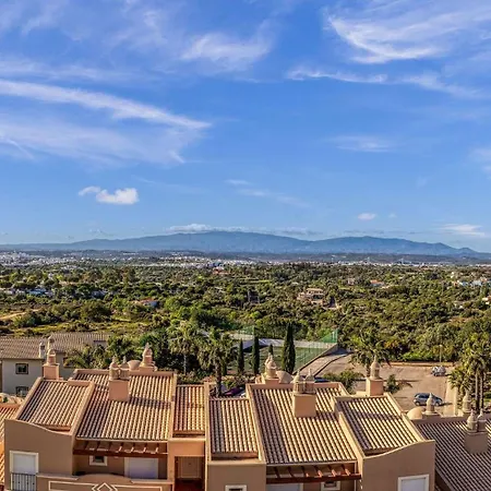 Dom wakacyjny 7 Boa Nova - Immaculately Presented Townhouse *