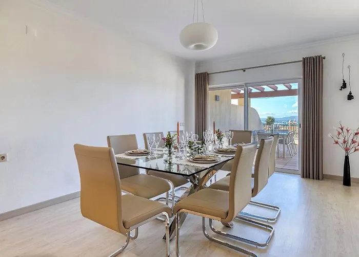 Dom wakacyjny 7 Boa Nova - Immaculately Presented Townhouse