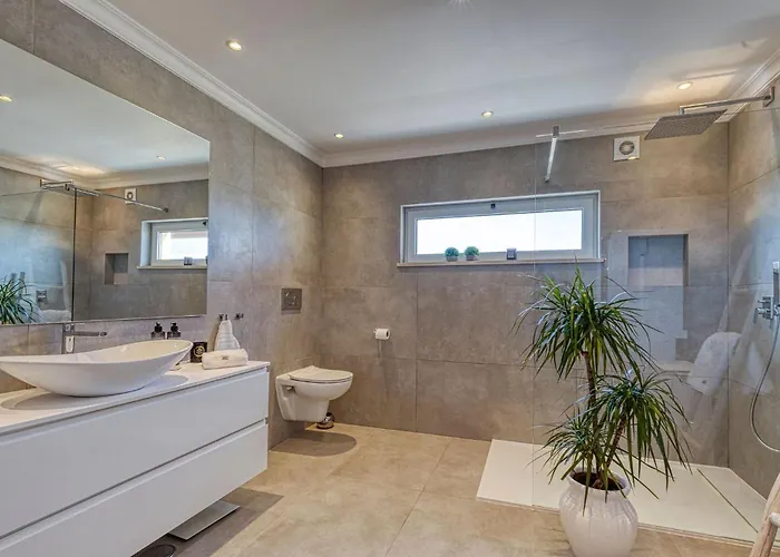 Dom wakacyjny 7 Boa Nova - Immaculately Presented Townhouse *