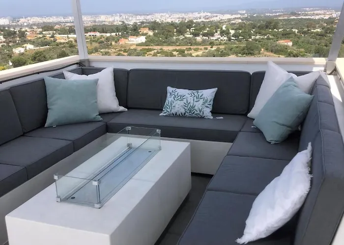 Dom wakacyjny 7 Boa Nova - Immaculately Presented Townhouse