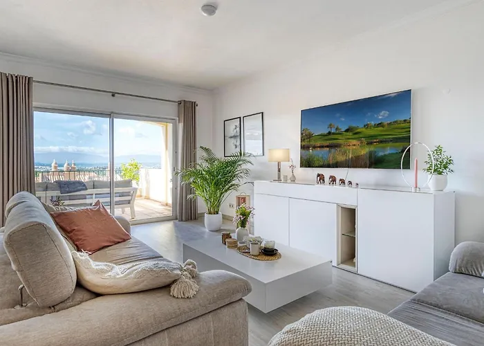 Dom wakacyjny 7 Boa Nova - Immaculately Presented Townhouse